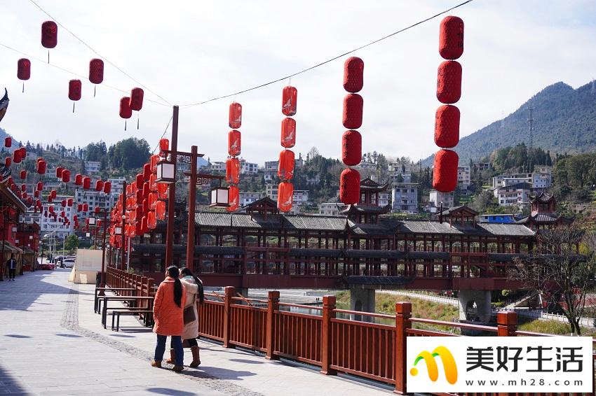 鄂西小城年味浓(图1)