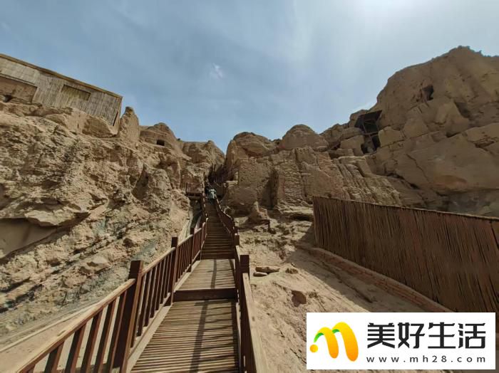 陈爱峰：新疆吐峪沟石窟，古文明交汇见证(图1)