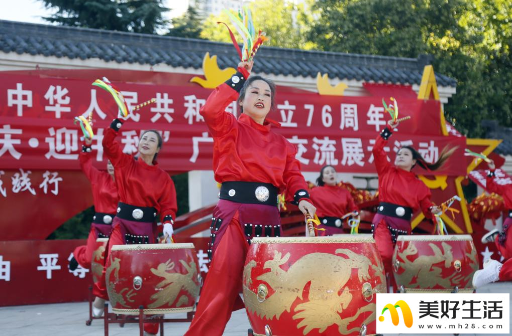 多彩活动迎“双节”(图4)