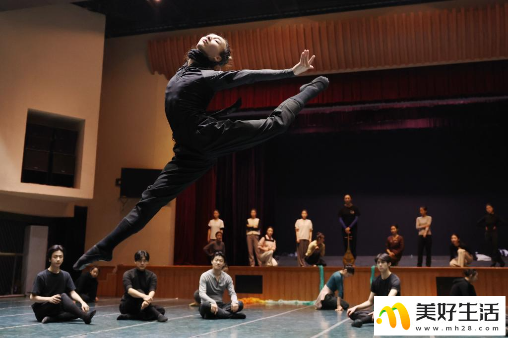 舞从敦煌来(图1)