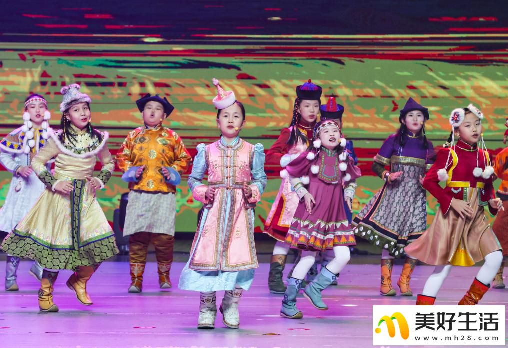 内蒙古自治区第二十一届冰雪那达慕专场文艺晚会燃情上演(图9)
