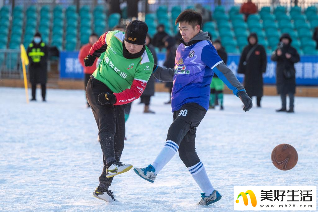 冰城首届“冰雪绿茵”大众雪地足球挑战赛开幕(图6)